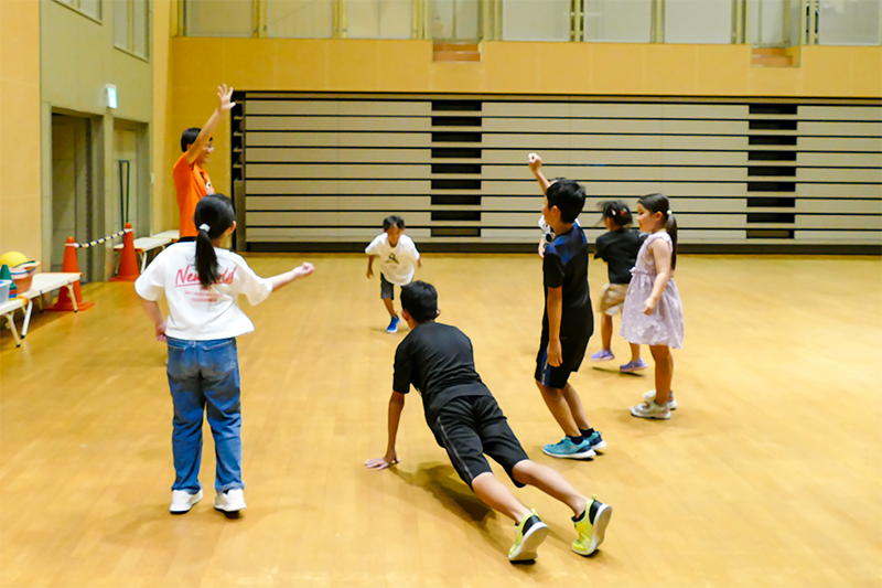 ジャンプや腕立ての様子