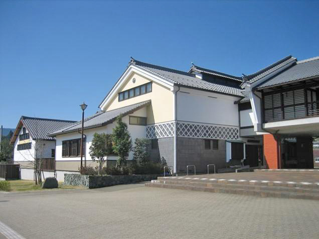 内子町図書情報館