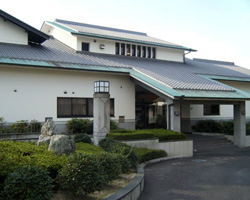 西条市立小松温芳図書館