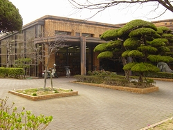 四国中央市三島図書館