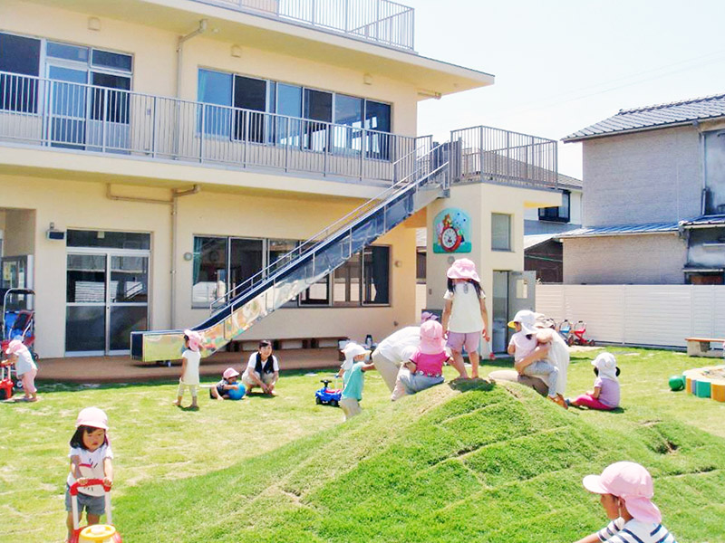 私立　幼保連携型認定こども園　愛隣こども園