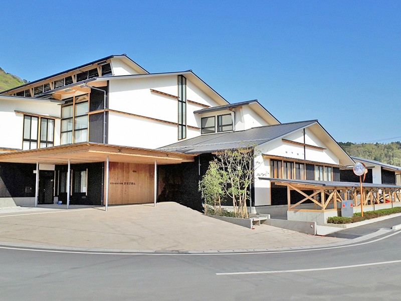 西予市図書交流館