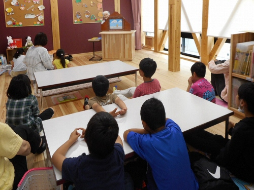 西予市図書交流館